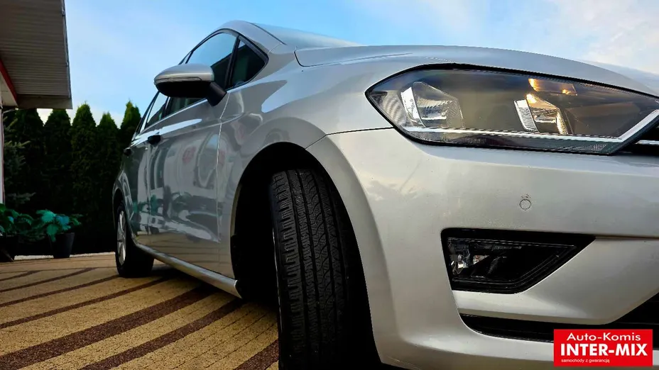 VOLKSWAGEN Golf Sportsvan -