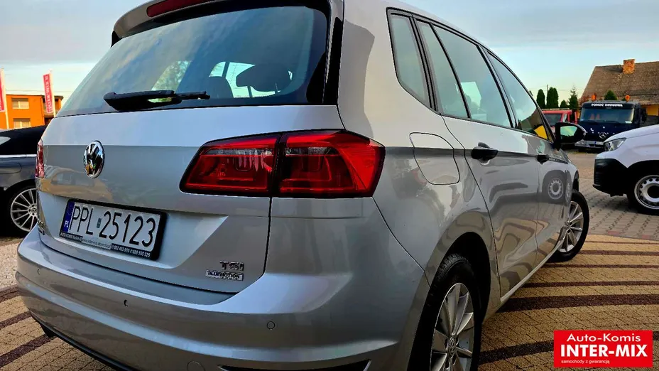 VOLKSWAGEN Golf Sportsvan -