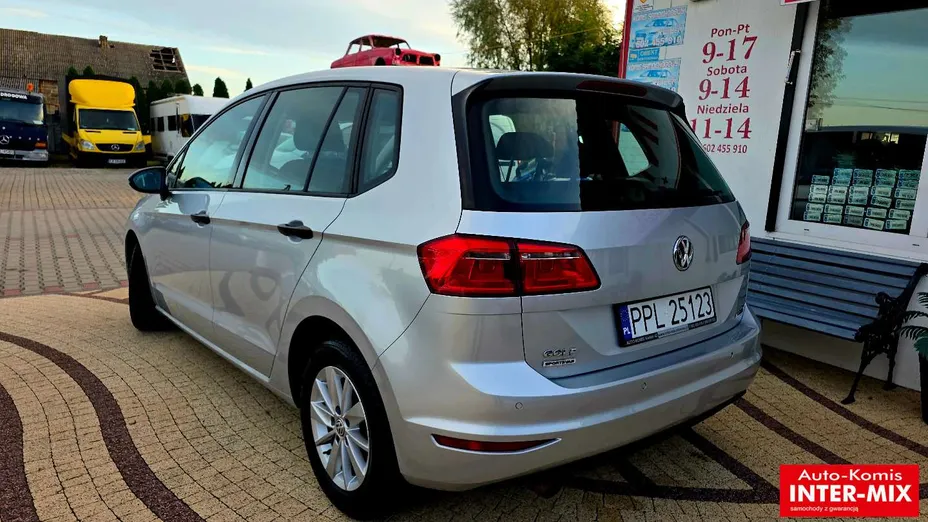 VOLKSWAGEN Golf Sportsvan -