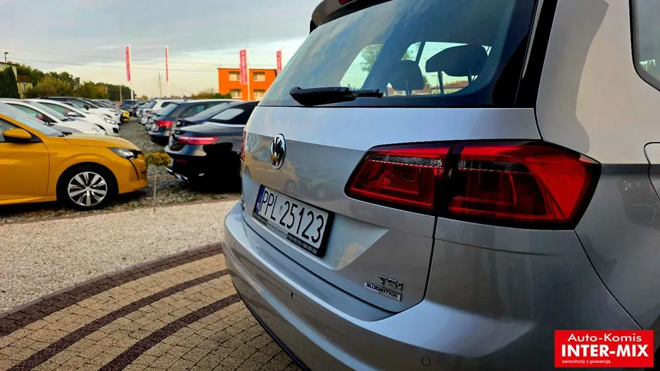 VOLKSWAGEN Golf Sportsvan -