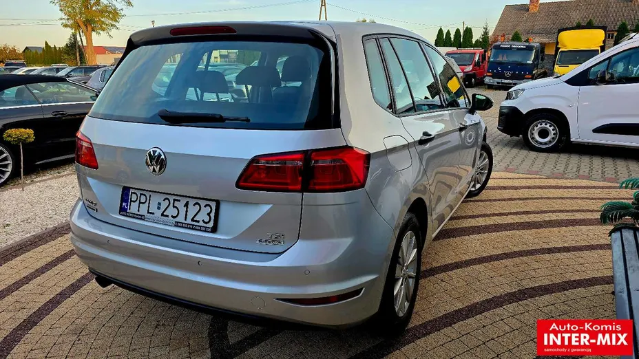 VOLKSWAGEN Golf Sportsvan -