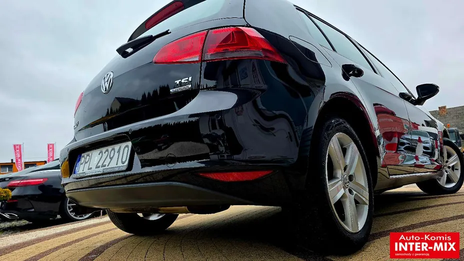 VOLKSWAGEN Golf -
