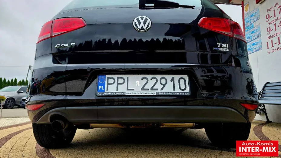 VOLKSWAGEN Golf -