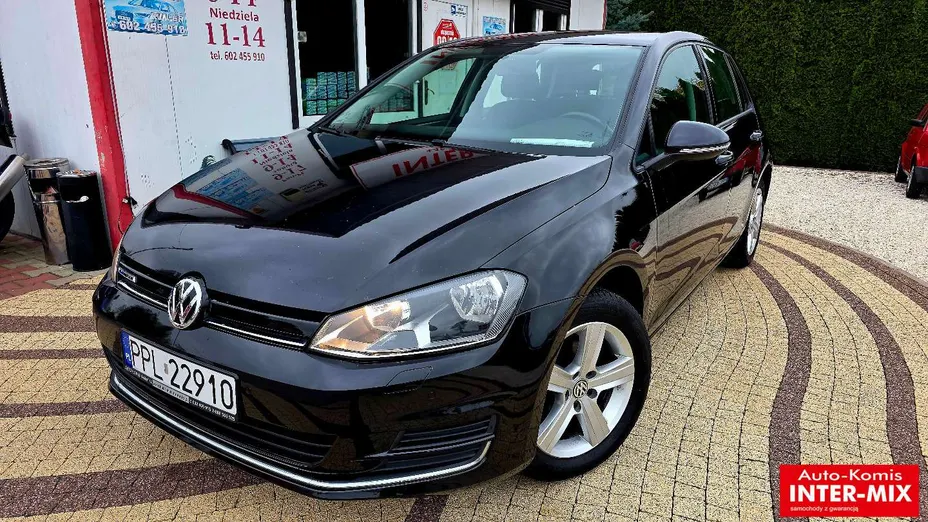 VOLKSWAGEN Golf -