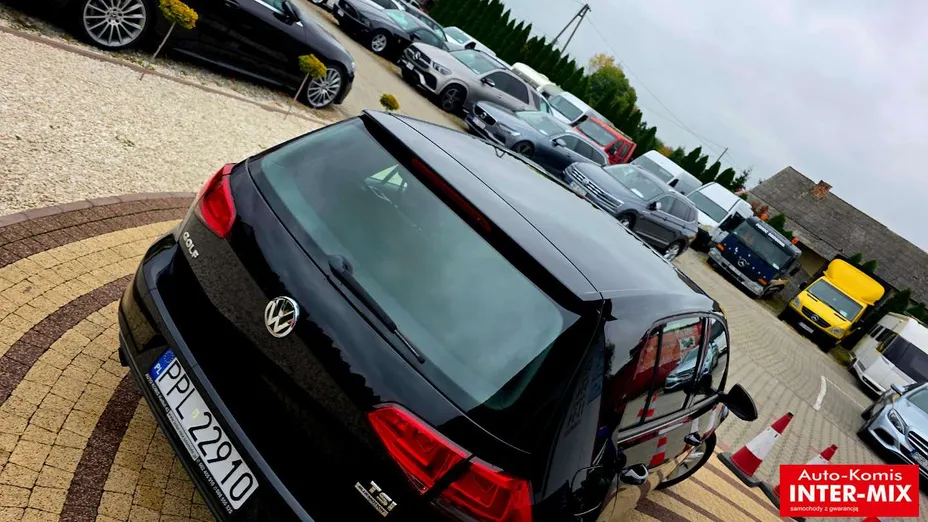 VOLKSWAGEN Golf -