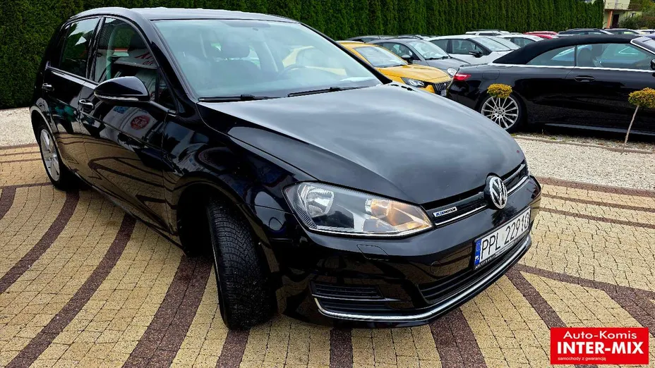 VOLKSWAGEN Golf -