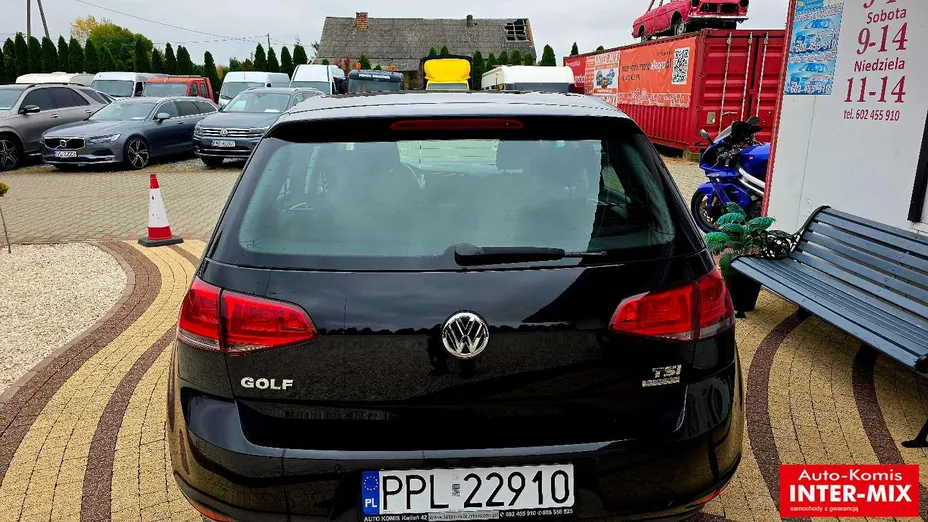 VOLKSWAGEN Golf -