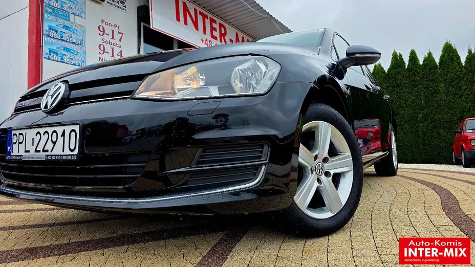 VOLKSWAGEN Golf -