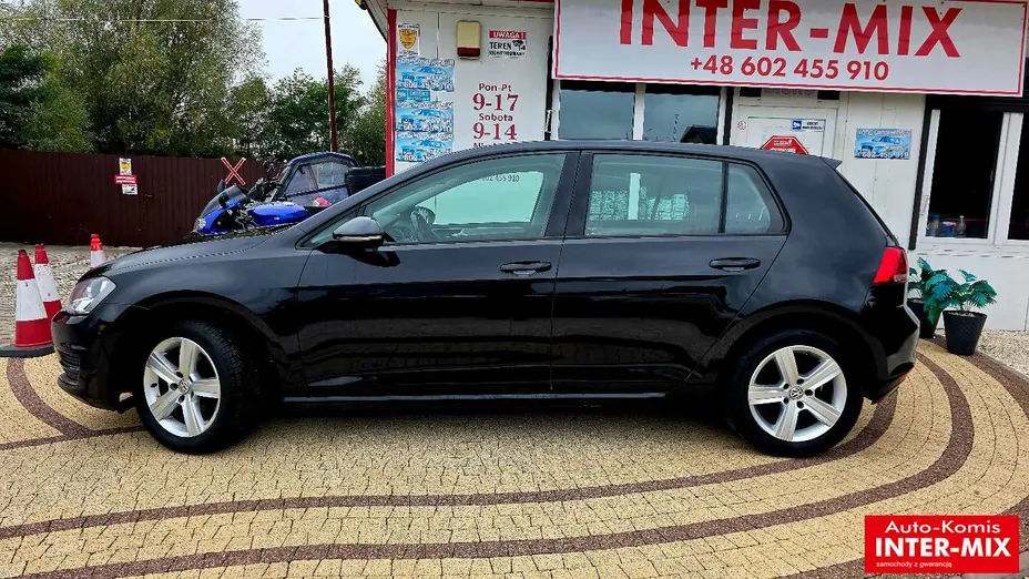 VOLKSWAGEN Golf -