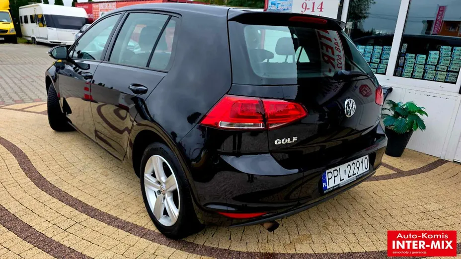 VOLKSWAGEN Golf -