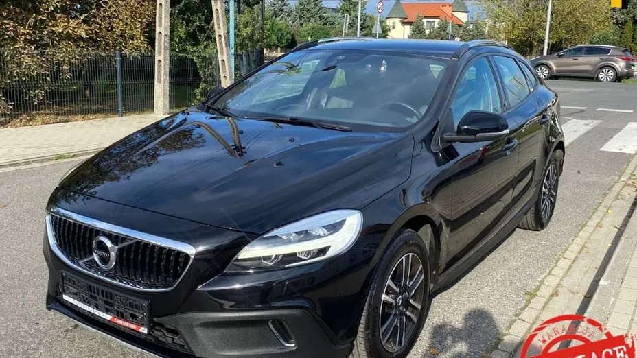VOLVO V40 -
