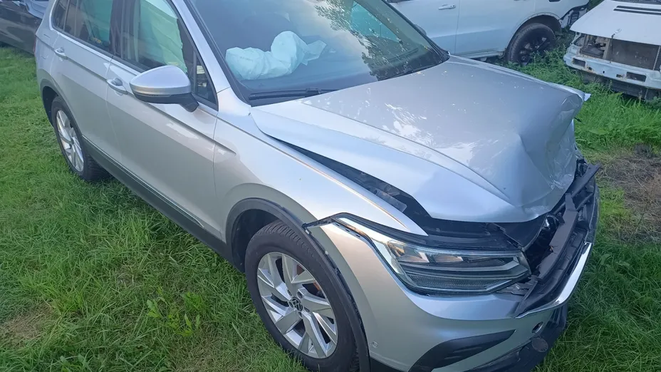 VOLKSWAGEN Tiguan -