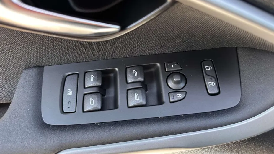 VOLVO V40 -