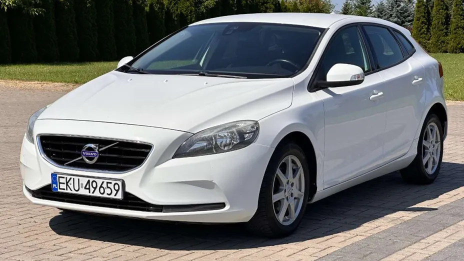 VOLVO V40 -