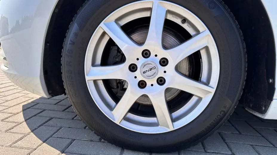 VOLVO V40 -