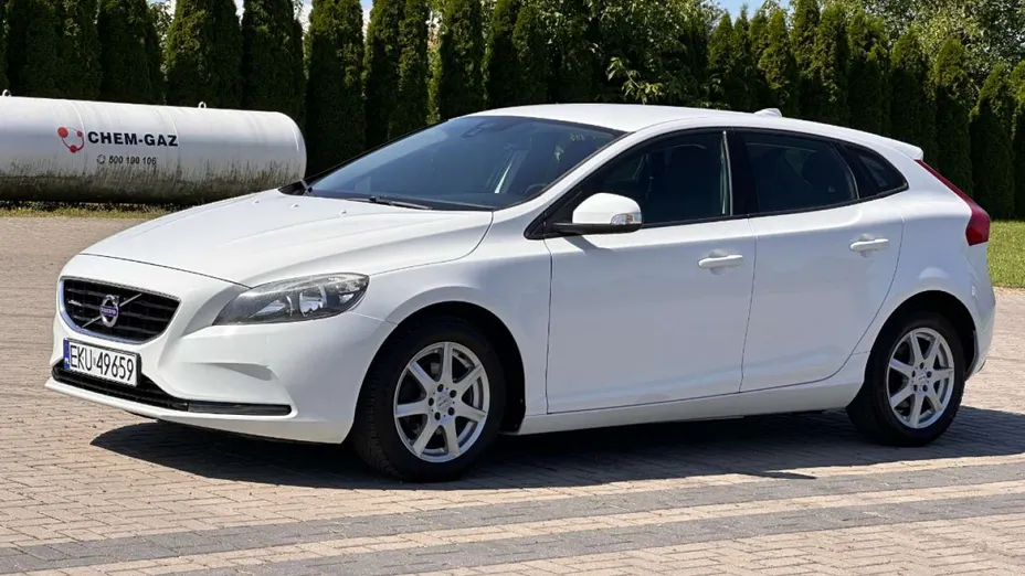VOLVO V40 -