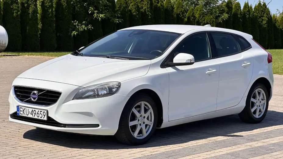 VOLVO V40 -