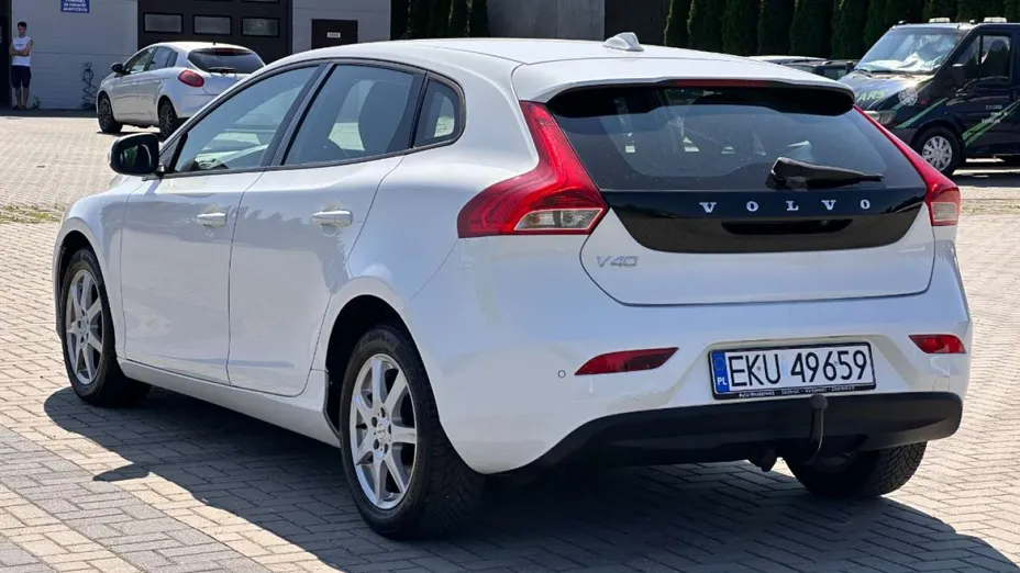 VOLVO V40 -