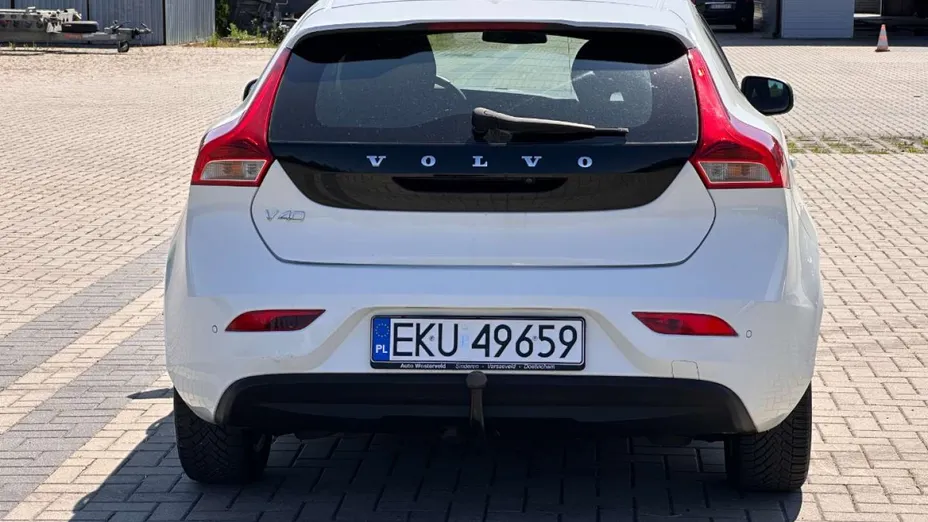 VOLVO V40 -