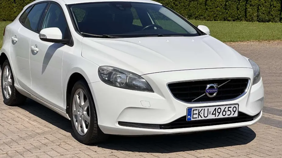 VOLVO V40 -