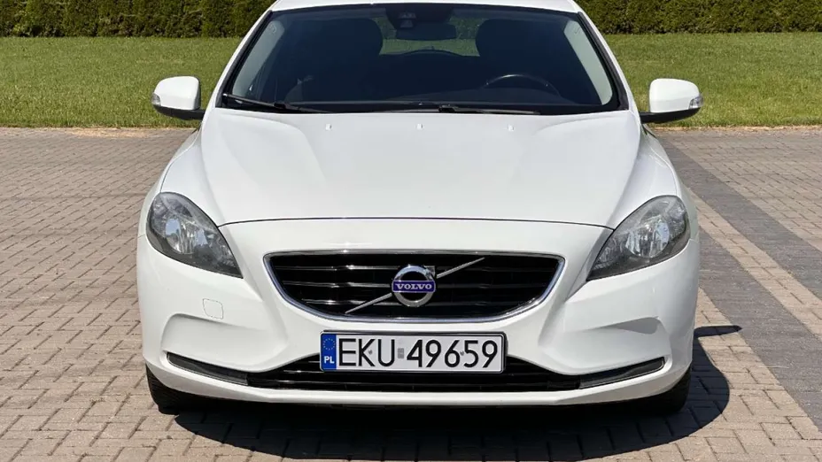 VOLVO V40 -