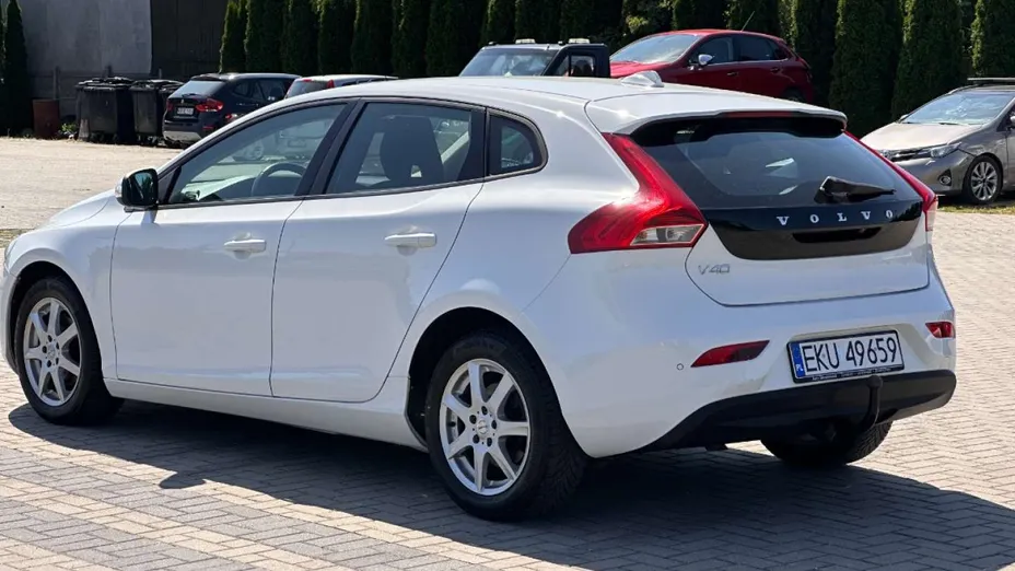 VOLVO V40 -