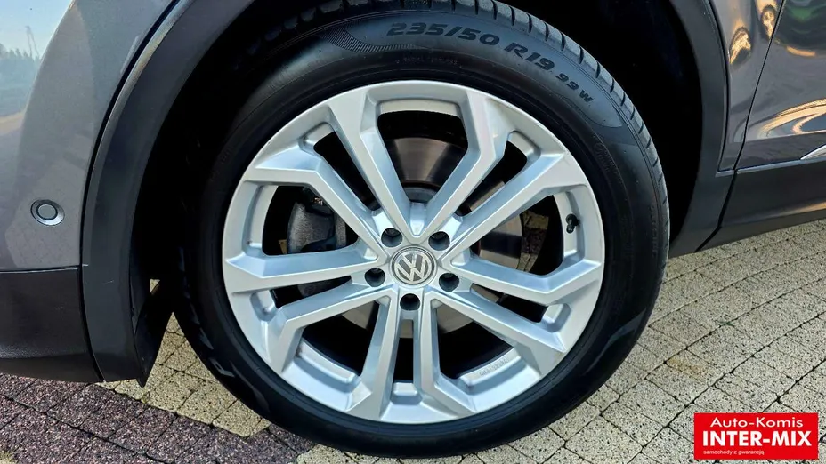 VOLKSWAGEN Tiguan -