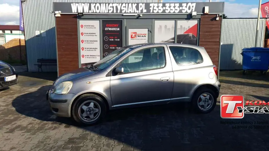 TOYOTA Yaris -