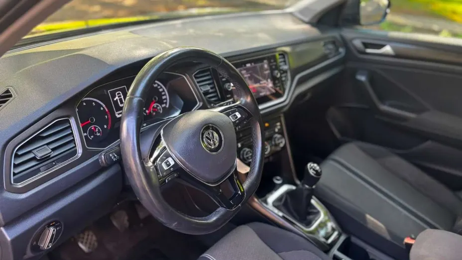 VOLKSWAGEN T-ROC -