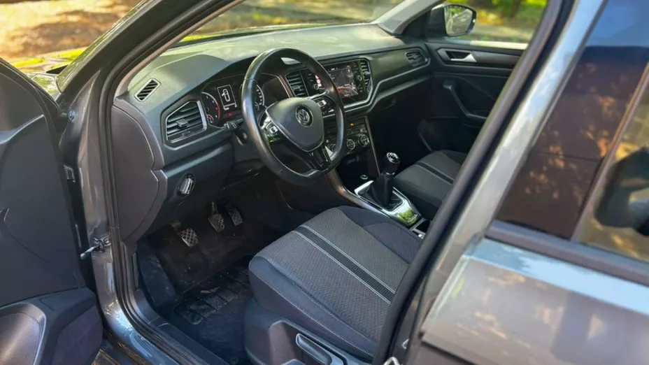 VOLKSWAGEN T-ROC -