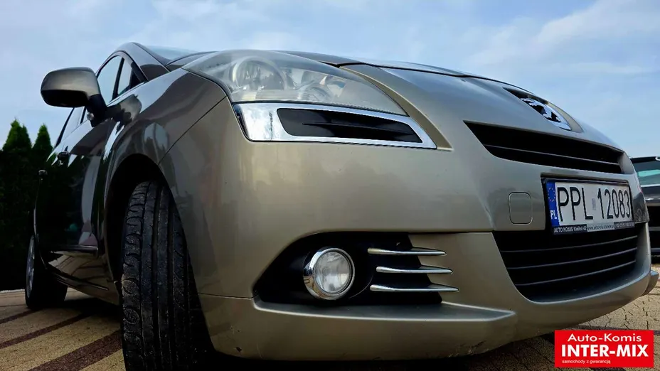 PEUGEOT 5008 -