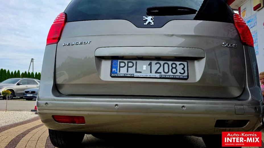 PEUGEOT 5008 -