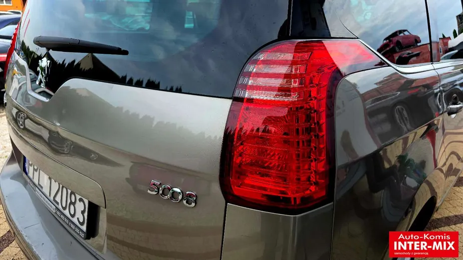 PEUGEOT 5008 -