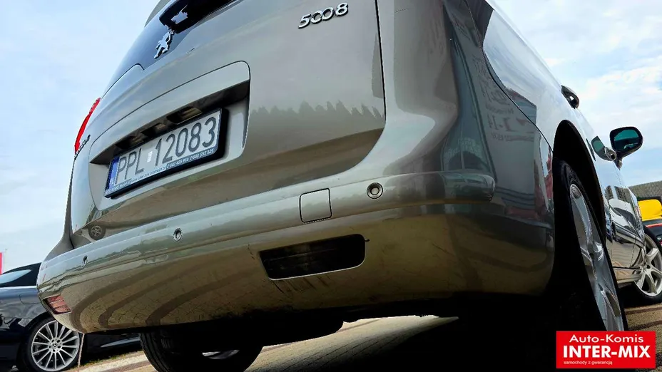 PEUGEOT 5008 -