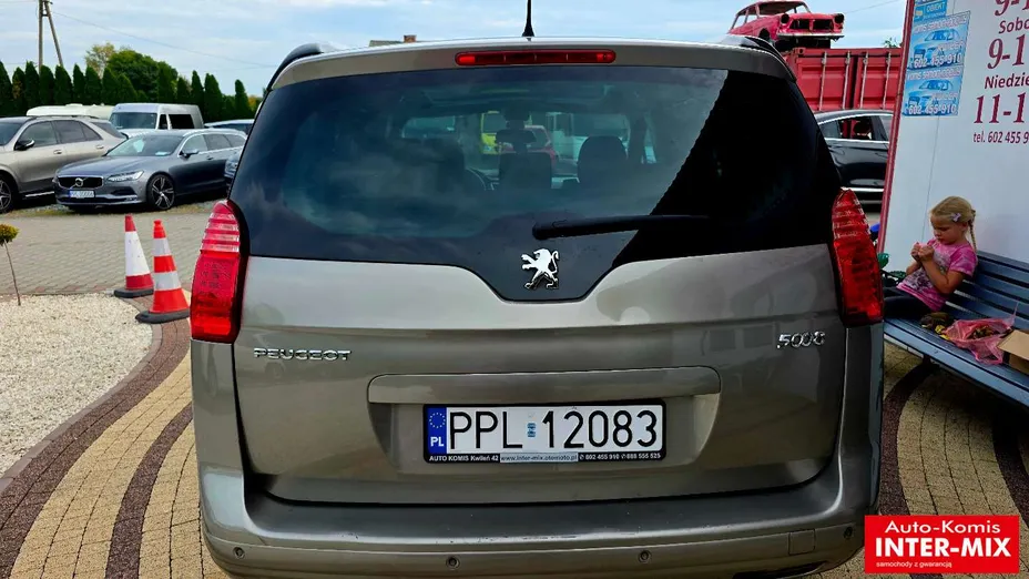 PEUGEOT 5008 -