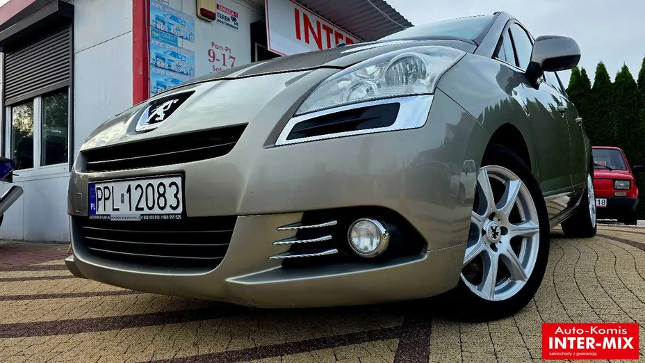 PEUGEOT 5008 -