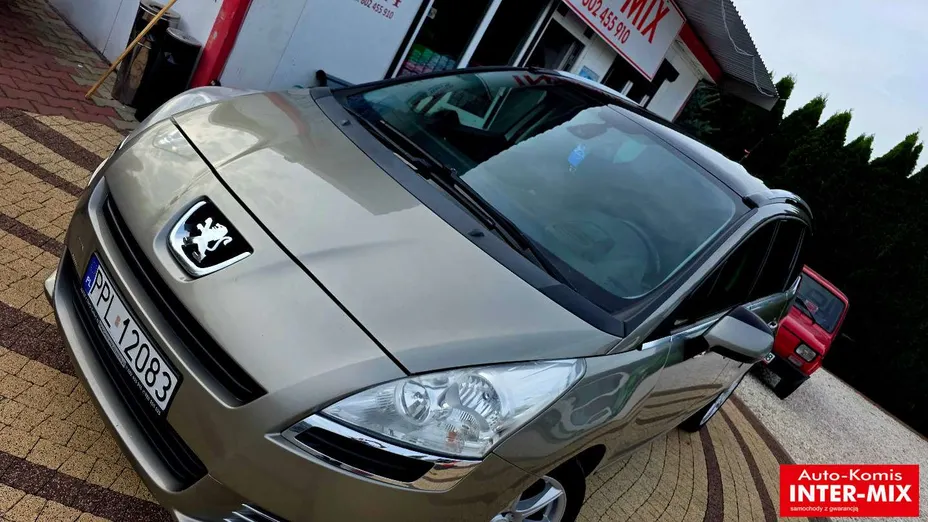 PEUGEOT 5008 -