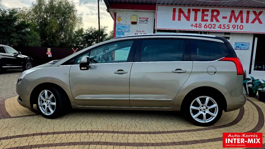 PEUGEOT 5008 -