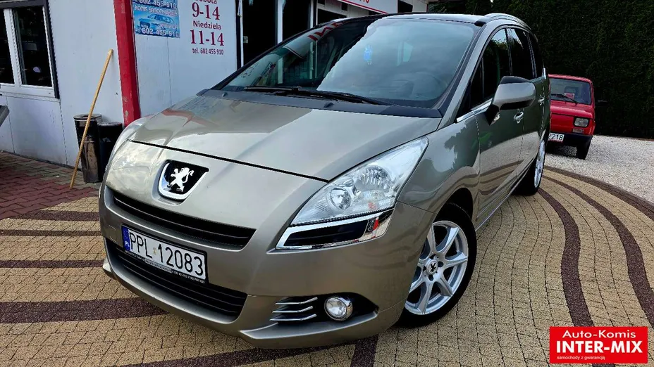 PEUGEOT 5008 -