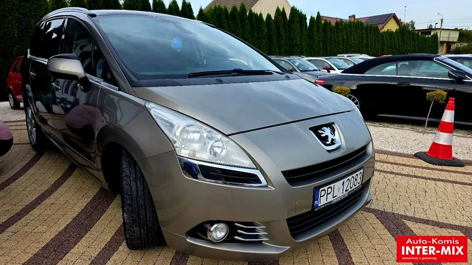 PEUGEOT 5008 -