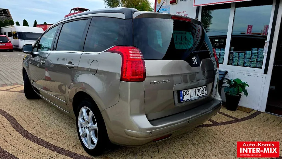 PEUGEOT 5008 -