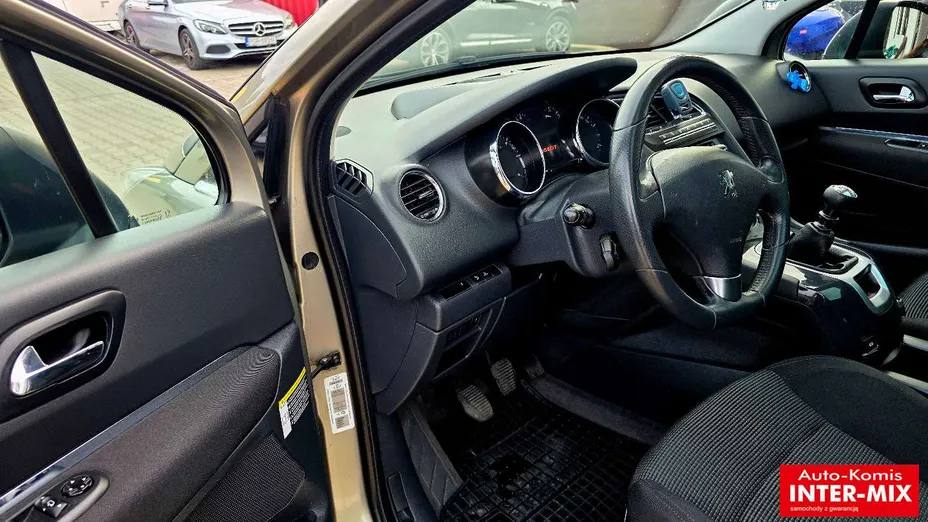 PEUGEOT 5008 -