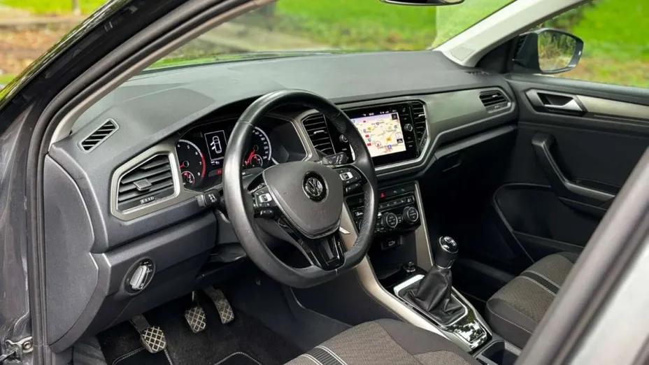 VOLKSWAGEN T-ROC -