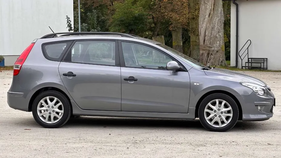 HYUNDAI i30 -