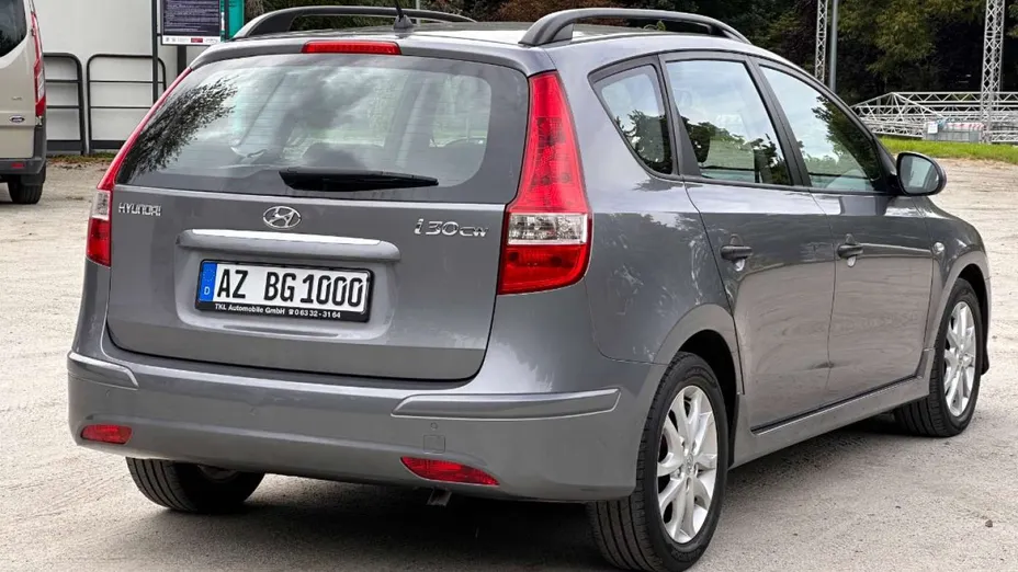 HYUNDAI i30 -