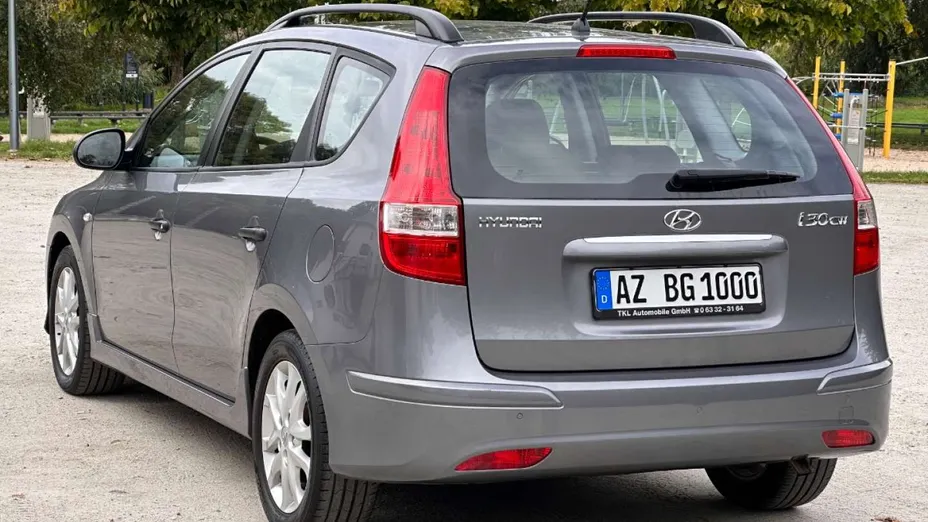HYUNDAI i30 -