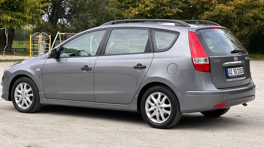 HYUNDAI i30 -
