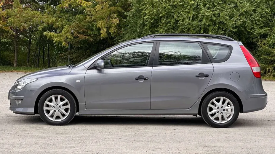 HYUNDAI i30 -