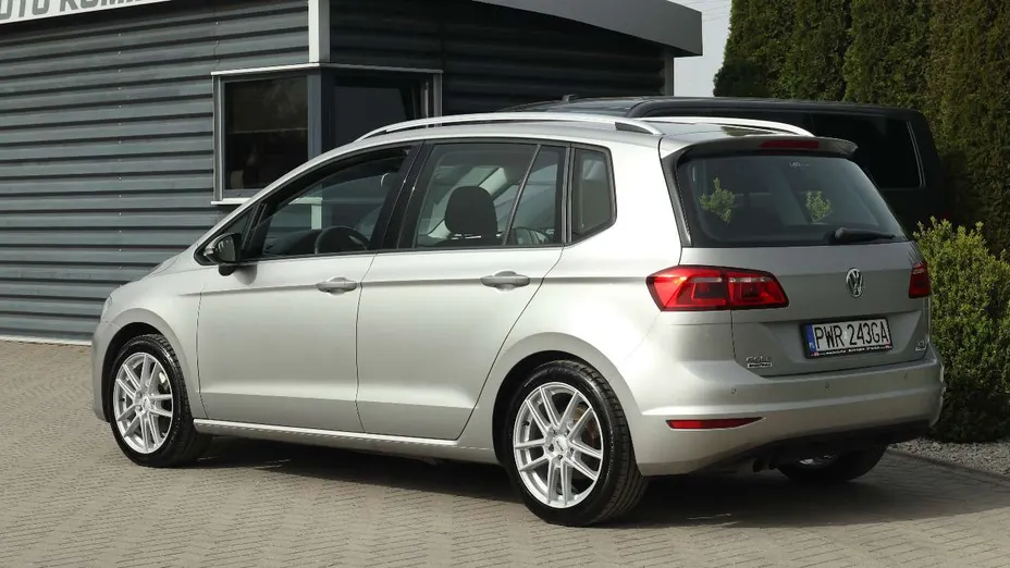 VOLKSWAGEN Golf Sportsvan -