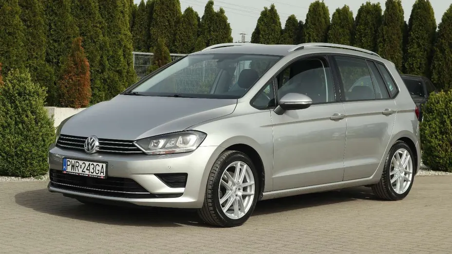 VOLKSWAGEN Golf Sportsvan -
